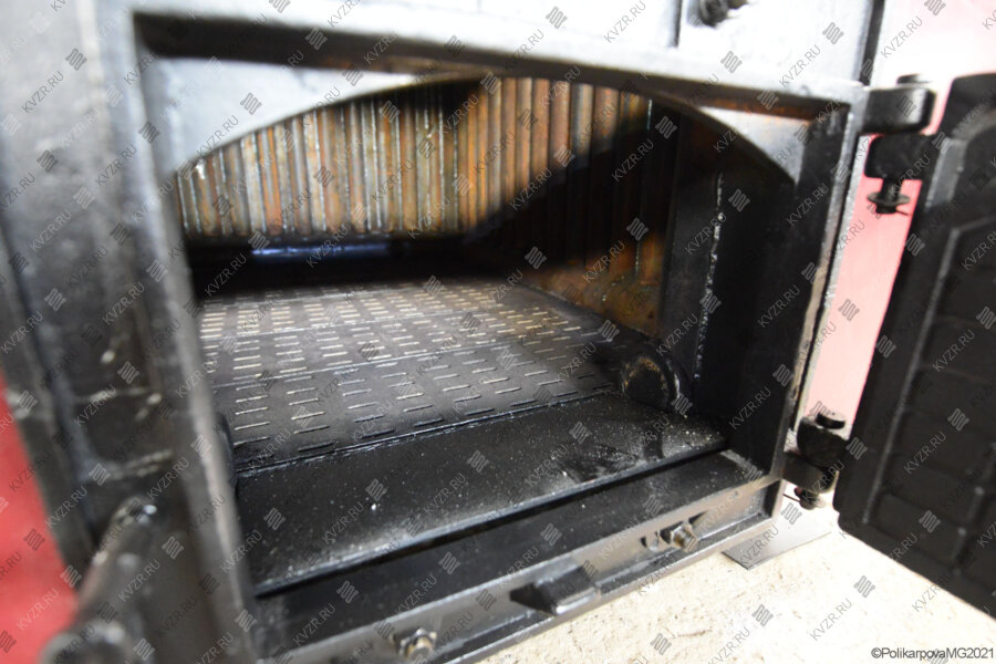 Топка котла на дровах